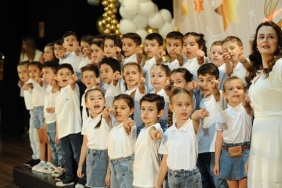 karsiyakanin-anaokullarini-yil-sonu-coskusu-sardi-r7kzzpSO.jpg