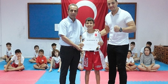 Kemer Belediyesi Kick Boks sporcuları kuşak atladı