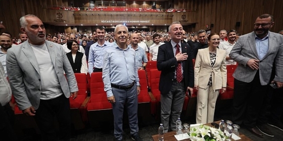 Kocaeli Büyükşehir Belediye Başkanı Tahir Büyükakın, Büyükşehir personeliyle bayramlaştı