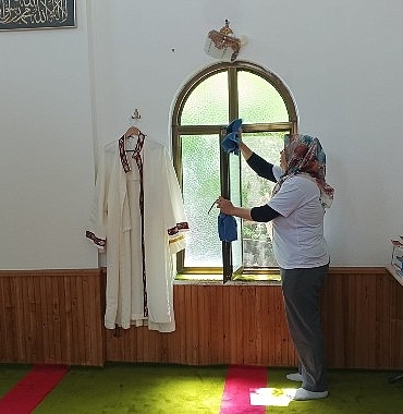 kurban-bayrami-oncesi-camilerde-temizlik-7zvYkC6d.jpg