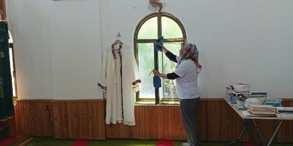 Kurban Bayramı öncesi camilerde temizlik