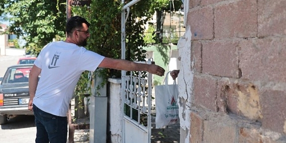 Kurban Bayramı’nda hayırsever ve ihtiyaç sahibi Nevşehirliler arasında köprü olan Nevşehir Belediyesi, ihtiyaç sahibi 1650 aileye kurban eti dağıtımı gerçekleştirdi