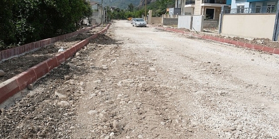 Kuzdere’de yol ve kaldırım çalışmaları