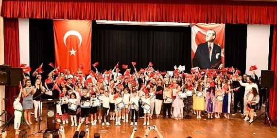 Malkara Belediye Akademisi, yıl boyunca başarılarla dolu bir dönemi muhteşem bir yıl sonu programıyla taçlandırdı