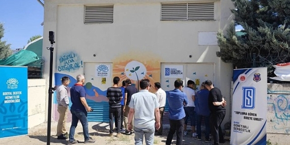Mesajlarını grafiti çalışması ile verdiler
