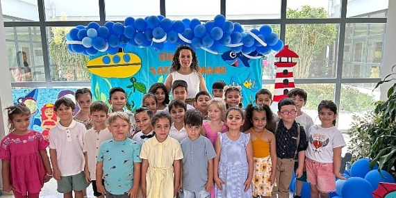 Minik öğrencilerin karne sevinci