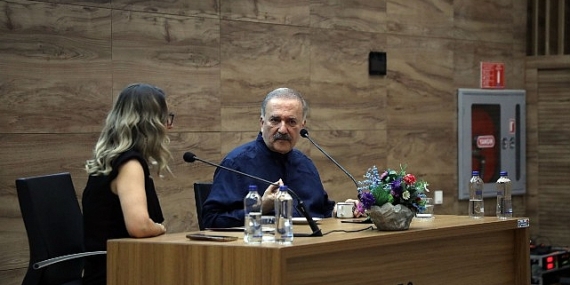 Muğla Büyükşehir Belediyesi tarafından düzenlenen etkinlik kapsamında ünlü Yazar-Şair Murathan Mungan, Muğlalılarla bir araya geldi