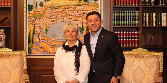 Nevşehir Belediye Başkanı Rasim Arı’ya, Acıgöl Belediye Başkanı Mehmet Eroğlu, Vatan Partisi İl Başkanı Meliha Atalay, çeşitli sivil toplum örgütü temsilcileri, iş insanları ve vatandaşlar hayırlı olsun ziyaretinde bulundu
