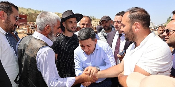 Nevşehir Belediyesi tarafından Kurban Bayramı öncesinde mezarlıklara drone ile gül suyu sıkıldı