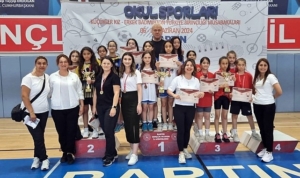 osmangazili-badmintonculardan-turkiye-sampiyonlugu-rv9B8FNS.jpg