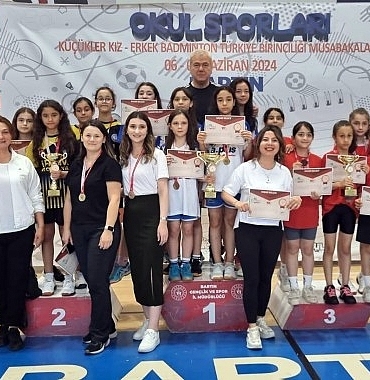 osmangazili-badmintonculardan-turkiye-sampiyonlugu-rv9B8FNS.jpg