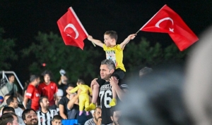 selcuklu-belediyesi-milli-takimimiz-2-1-galip-gelerek-tur-atladigi-macin-ardindan-alani-dolduran-binlerce-FcgAOQxz.jpg