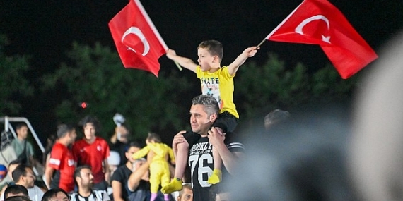 Selçuklu Belediyesi Milli Takımımız 2-1 galip gelerek tur atladığı maçın ardından alanı dolduran binlerce taraftar büyük sevinç yaşadı