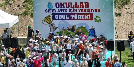 Selçuklu Belediyesi’nin toplumda sıfır atık bilinci oluşması adına düzenlediği “Okullar Arası Sıfır Atık Yarışması”nın ödül töreni gerçekleşti