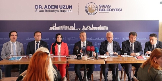 Sivas Belediye Başkanı Dr. Adem Uzun, kentte görev yapan basın mensuplarıyla bir araya geldi