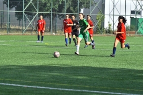 u13-u15-kiz-futbol-liginde-ilk-duduk-caldi-MZw5ACF2.jpg