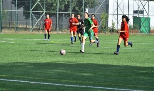 u13-u15-kiz-futbol-liginde-ilk-duduk-caldi-MZw5ACF2.jpg