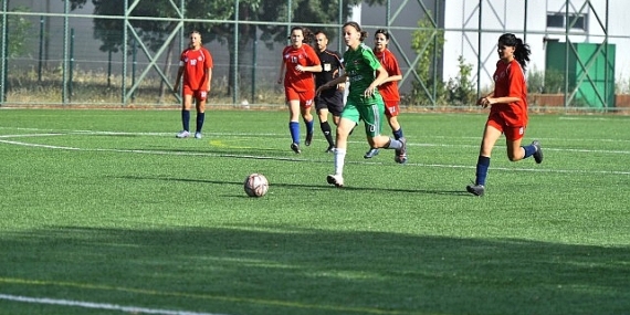 U13-U15 Kız Futbol Ligi’nde ilk düdük çaldı