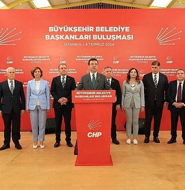 chp-genel-baskan-yardimcisi-gokan-zeybek-ile-tbb-ve-ibb-baskani-ekrem-imamoglu-chpli-48XTDFXm.jpg
