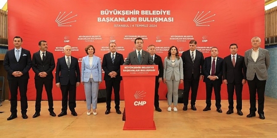 CHP Genel Başkan Yardımcısı Gökan Zeybek ile TBB ve İBB Başkanı Ekrem İmamoğlu, CHP’li büyükşehir belediye başkanlarıyla Florya’daki İPA yerleşkesinde bir araya geldi