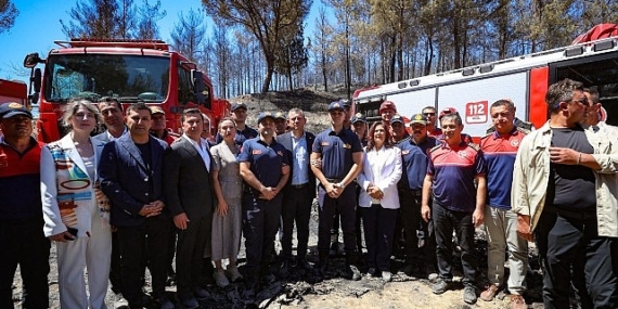CHP Genel Başkanı Özgür Özel Selçuk’ta yanan ormanlık alanı inceledi