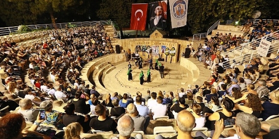 Madımak Katliamı, 31.yılında Amfi Tiyatro’da Alevi Kültür Dernekleri Selçuk Şubesi’nin hazırladığı program ile anıldı