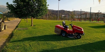 salihli-belediyesinden-yesil-alanlara-bakim-calismasi-Tb6597SY.jpg