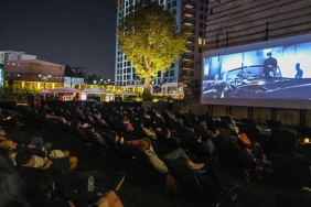 acik-hava-sinemasi-keyfi-eylul-ayinda-da-devam-ediyor-VZSlrGCD.jpg