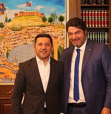 arabesk-muziginin-sevilen-ismi-hakan-tasiyan-nevsehir-belediye-baskani-rasim-ariyi-ziyaret-etti-68gs4RJP.jpg