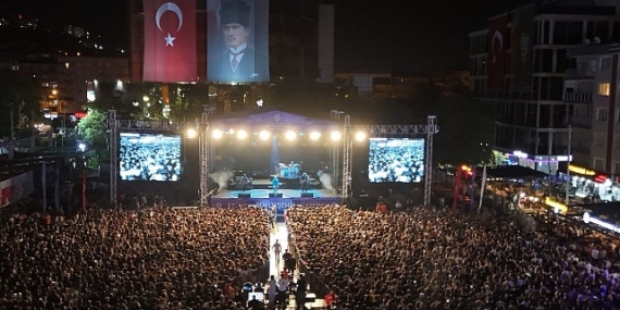 Aydın, Ulu Önder Gazi Mustafa Kemal Atatürk önderliğinde kazanılan büyük zaferin 102. yıldönümü büyük bir coşkuyla kutladı