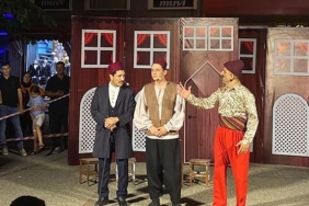 ayyar-hamza-carsi-meydaninda-izleyiciyle-bulustu-gKEFcsIj.jpg