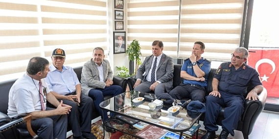 Başkan Tugay 26 Ağustos’ta gazileri ve şehit yakınlarını yalnız bırakmadı