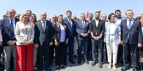 Başkan Tugay, partililerle 30 Ağustos’u kutladı “İktidar olacağız ve her türlü yanlışı biz durduracağız”