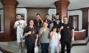 didim-arena-boks-kulubu-antrenoru-milli-boksor-dincer-cankaya-ve-sampiyon-boksorler-didim-belediye-cpu8nsI4.jpg