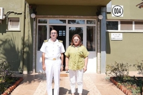 didim-belediye-baskani-hatice-gencay-didime-yeni-atanan-garnizon-komutani-deniz-albay-erkut-arslana-fiSDTfLr.jpg