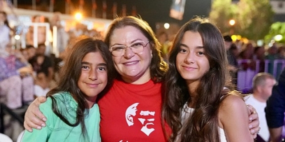 Didim Belediyesi 30 Ağustos Zafer Bayramı’nı muhteşem bir programla kutladı. Kutlamalar kapsamında Fener Alayı ve Kubat Konseri gerçekleştirildi.