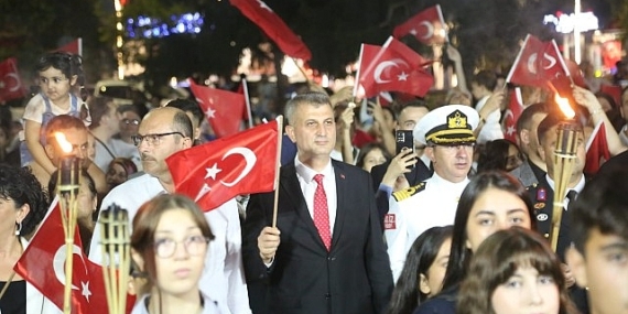 Gölcük’te 30 Ağustos Zafer Bayramı’nın 102. yıl dönümü, düzenlenen törende coşku ile kutlandı.