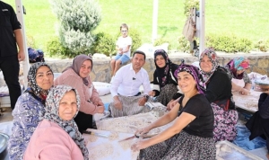 gonullu-kadinlar-ihtiyac-sahibi-aileler-ve-ogrenciler-icin-seferber-oldu-kkECJOMR.jpg