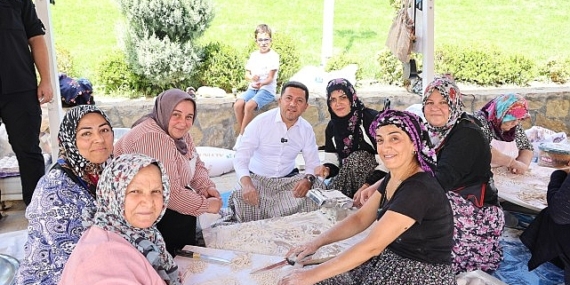 Gönüllü Kadınlar İhtiyaç Sahibi Aileler Ve Öğrenciler İçin Seferber Oldu