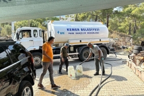 kemer-belediyesi-tekirovada-su-ulasmayan-yerlere-su-tasiyor-WIkZzWvT.jpg