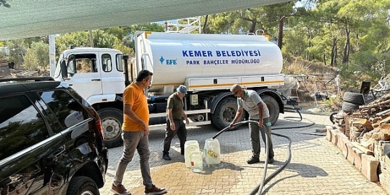 Kemer Belediyesi Tekirova’da su ulaşmayan yerlere su taşıyor