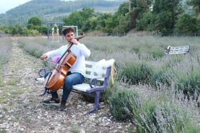 lavanta-bahcesinde-cello-resitali-4pYj6PLe.jpg