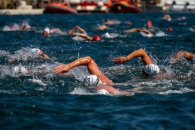 memorial-36-samsung-bogazici-kitalararasi-yuzme-yarisinda-sporcularin-yaninda-SkwXhJsP.jpg