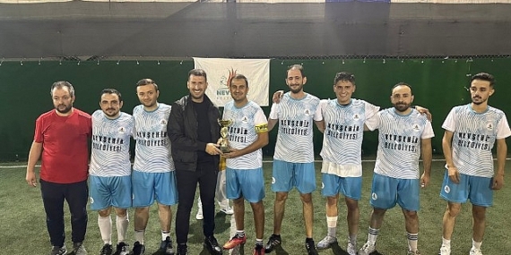Nevşehir Belediyesi Gençlik ve Spor Hizmetleri Müdürlüğü tarafından düzenlenen Birimler Arası Futbol Turnuvası’nın şampiyonu İşletme ve İştirakler Müdürlüğü oldu.