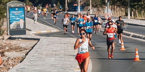 Sedoxy Sports Events organizasyonuyla gerçekleşecek olan Uluslararası Ayvalık Kurtuluş Yarı Maratonu, 14 Eylül Cumartesi günü yerli ve yabancı 1000 sporcunun katılımıyla koşulacak.
