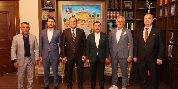 Türkiye Halter Federasyonu Başkanı Talat Ünlü, Nevşehir Belediye Başkanı Rasim Arı’ya “hayırlı olsun” ziyaretinde bulundu.