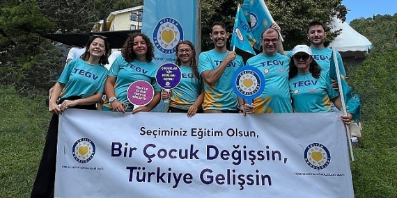 Yüzücüler TEGV’li çocuklara eğitim desteği için yarıştı