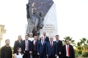 zafer-bayrami-ataturk-aniti-ile-taclandi-CLPIwkYN.jpg