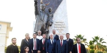 zafer-bayrami-ataturk-aniti-ile-taclandi-CLPIwkYN.jpg