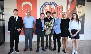 baskan-muhittin-bocek-yeni-egitim-ogretim-yili-acilisinda-ogrencileri-yalniz-birakmadi-t9UsmbFw.jpg
